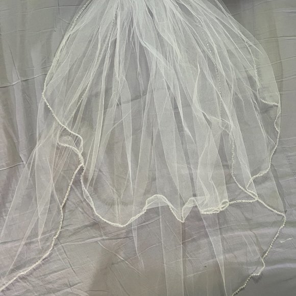 NWOT 2 Tiers elbow length wedding veil with beaded edges, White - Picture 5 of 5